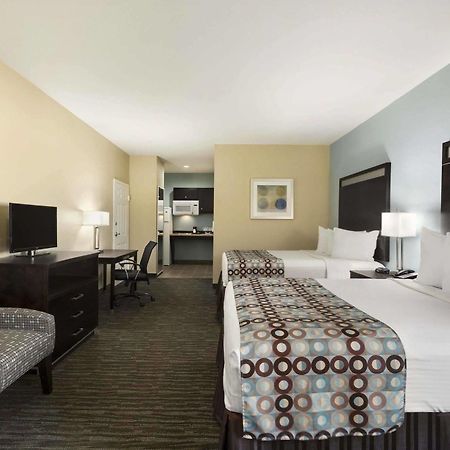 Days Inn Pearsall Экстерьер фото