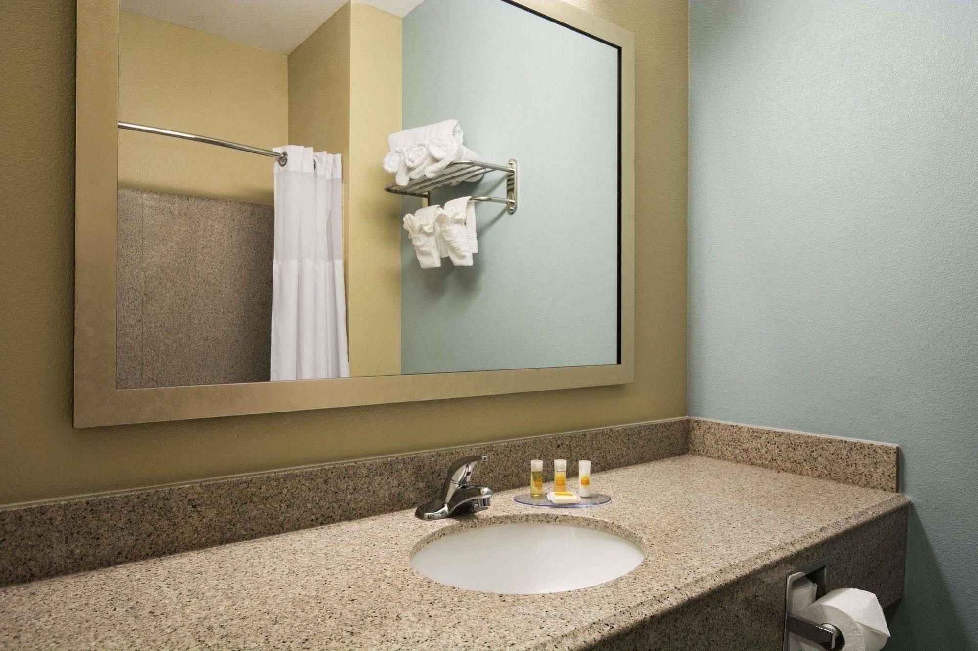 Days Inn Pearsall Экстерьер фото