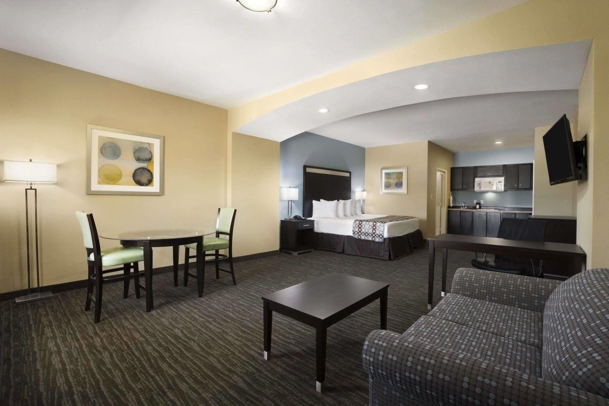 Days Inn Pearsall Экстерьер фото