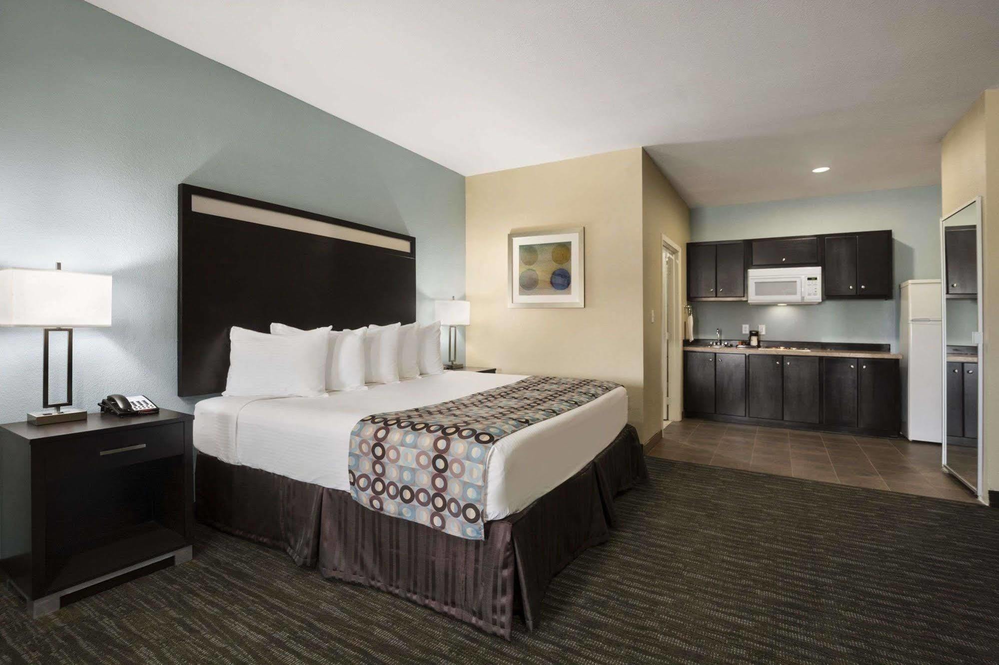 Days Inn Pearsall Экстерьер фото